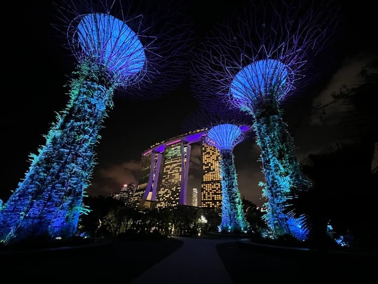 Travel photo of Singapore cityscape with modern architecture